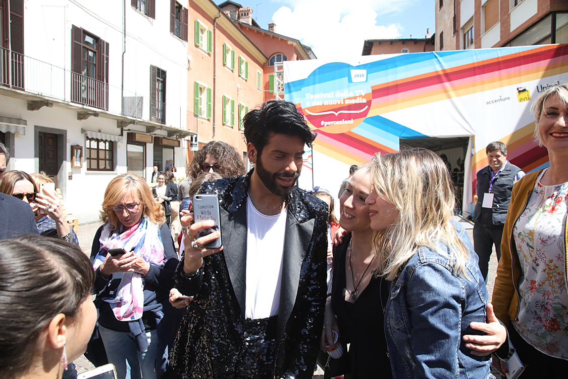 Festival della TV e dei Nuovi Media 2019_221.jpg - Real Time, la Tv delle meraviglie Un  racconto di storie e persone reali con contenuti attuali e uno stile innovativo in costante evoluzione,  ci porta con i suoi protagonisti nel mondo meraviglioso di due programmi divenuti ormai cult:  “Il Castello delle cerimonie” e “Il Salone delle Meraviglie”.Federico Lauri, Imma Polese, Gesualdo Vercio con Alessandra Comazzi.